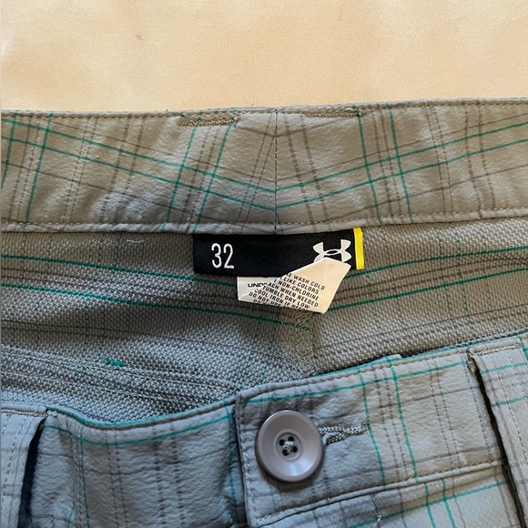 Under Armour Golf Shorts in size 32” - Picture 2 of 4